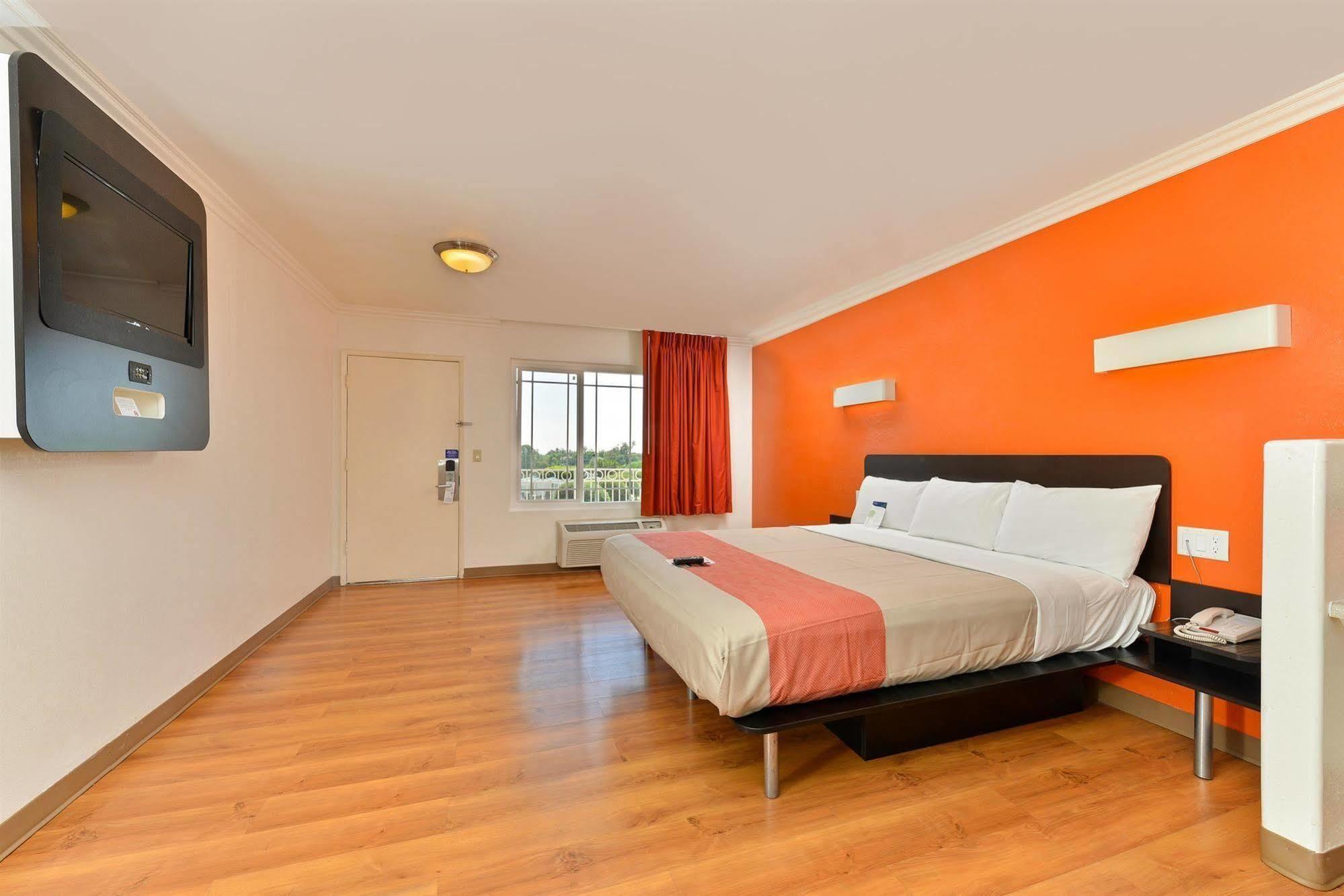 Motel 6-Vista, Ca Dış mekan fotoğraf